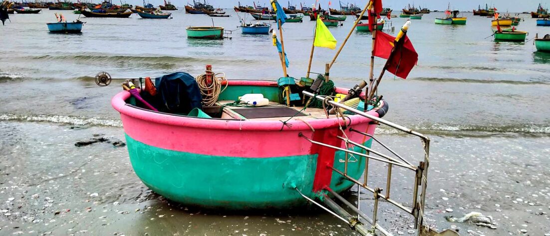 La barca a cesto tipica delle coste centrali del Vietnam
